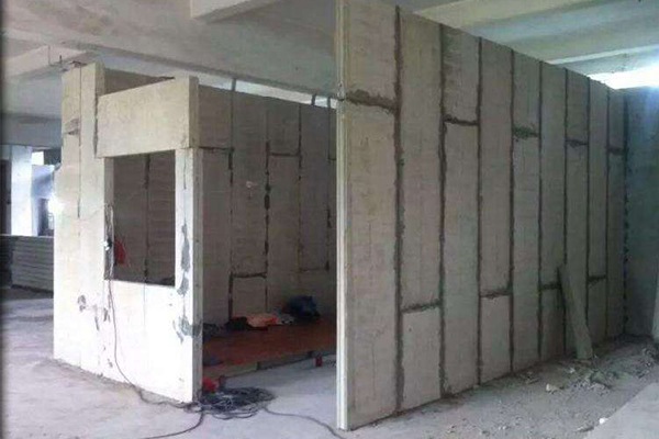 南山快捷酒店輕質(zhì)隔墻板施工現(xiàn)場