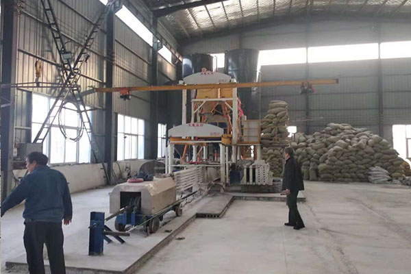 輕質(zhì)隔墻板設(shè)備生產(chǎn)線