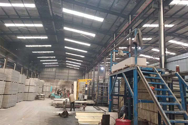 輕質(zhì)隔墻板設(shè)備生產(chǎn)線