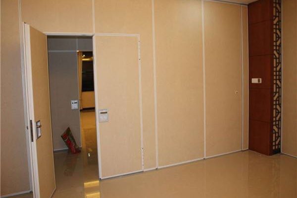 新型復(fù)合墻板辦公室隔斷果圖