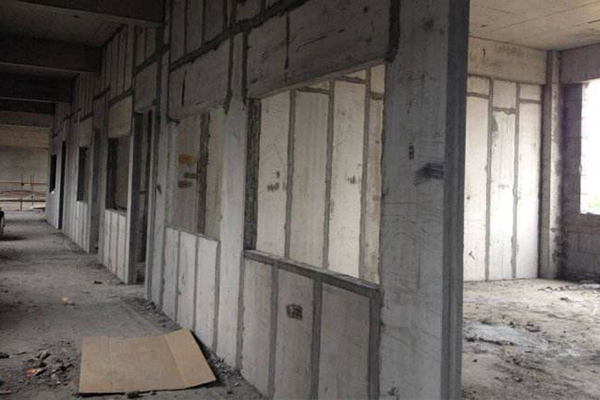 輕質(zhì)隔墻板安裝現(xiàn)場