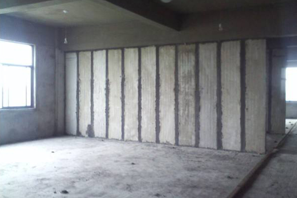 復(fù)合輕質(zhì)隔墻板施工現(xiàn)場